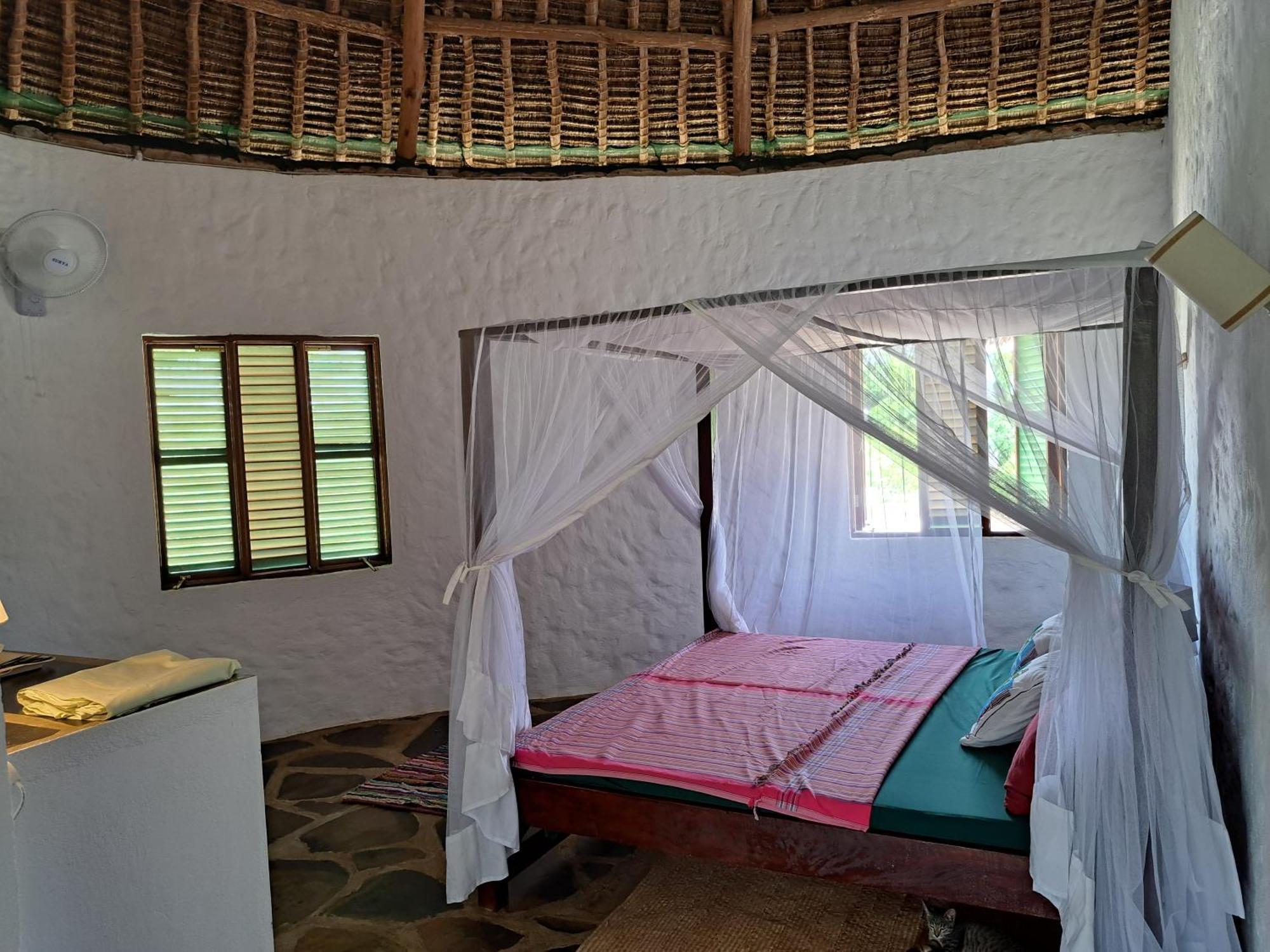 Diani Yoga Barn Bed and Breakfast Ukunda Exteriör bild