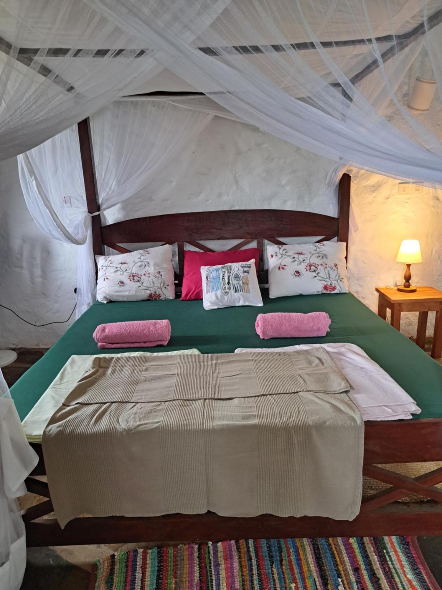 Diani Yoga Barn Bed and Breakfast Ukunda Exteriör bild