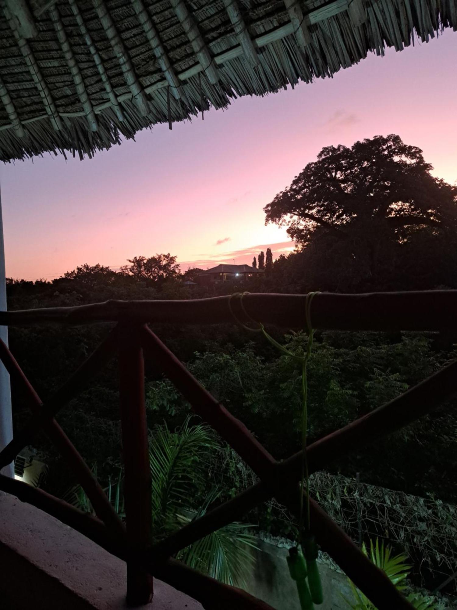 Diani Yoga Barn Bed and Breakfast Ukunda Rum bild