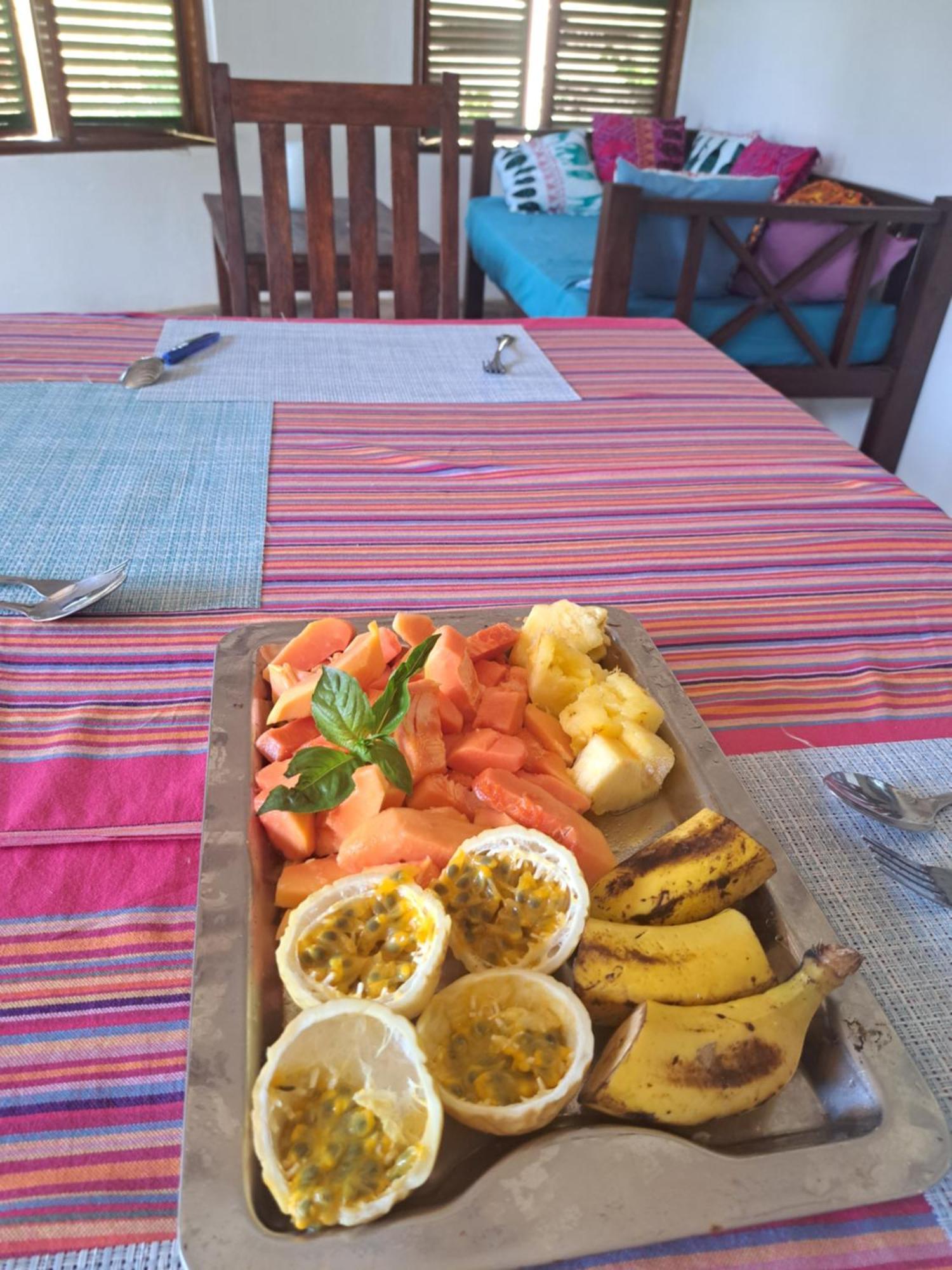 Diani Yoga Barn Bed and Breakfast Ukunda Exteriör bild