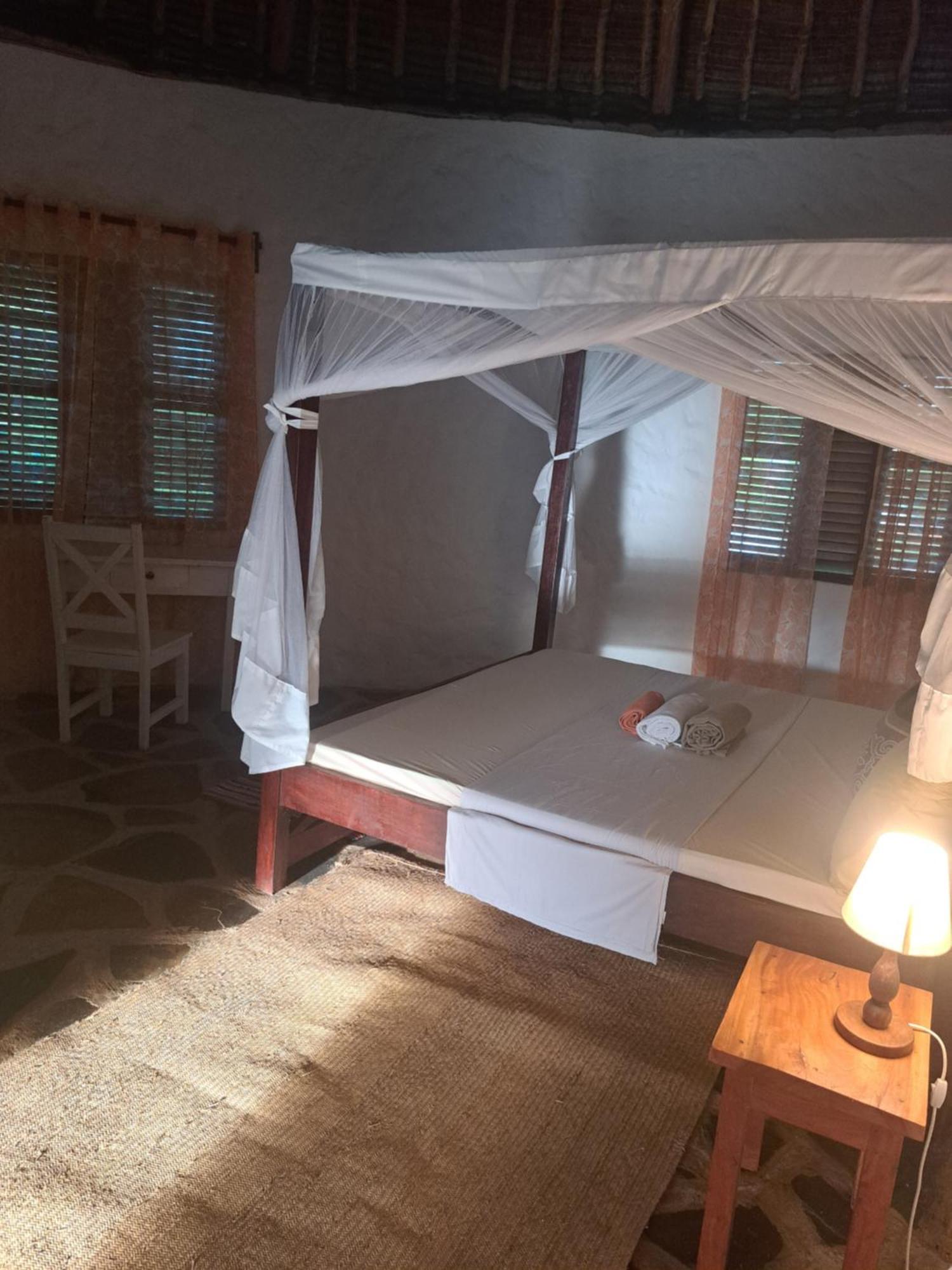Diani Yoga Barn Bed and Breakfast Ukunda Rum bild